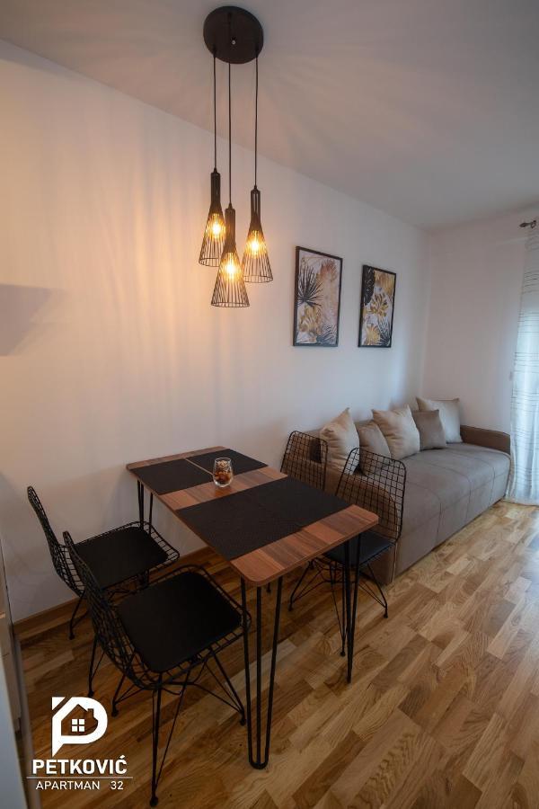Petkovic Apartmani Studio32 Jagodina Exterior photo